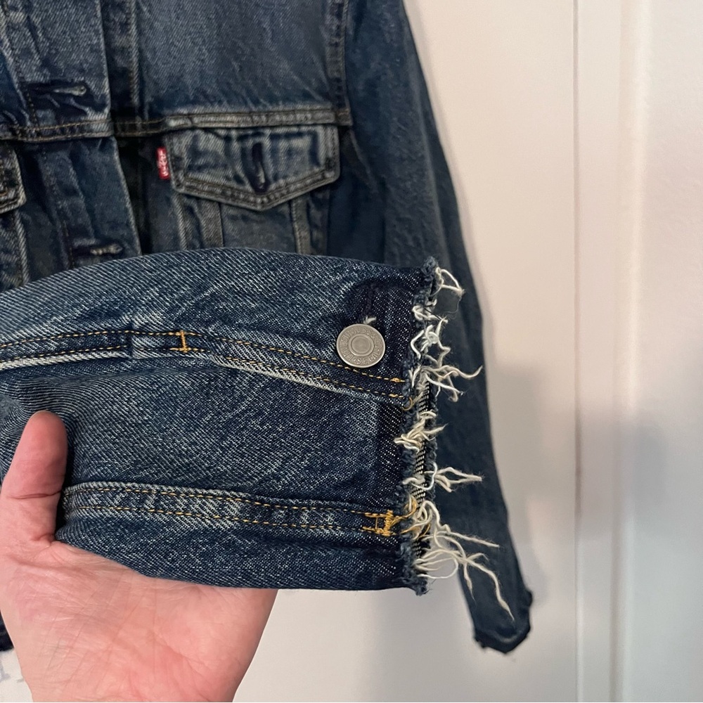 Levi’s Altered Collarless Trucker Jacket Blue Jean Denim Women’s Medium - Picture 4 of 12